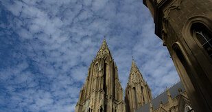 Sky with clouds above a tall building, highlighting the architectural features of Lasting Legacy Healthcare Services' location in Pasco County, Florida.